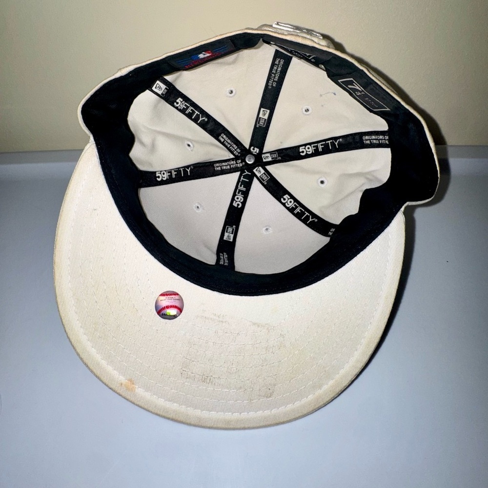 New Era White Atlanta Braves Fitted Cap 7 1/4 - Picture 6 of 6